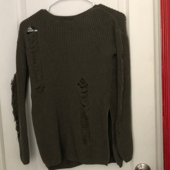 Green sweater - Picture 2 of 2